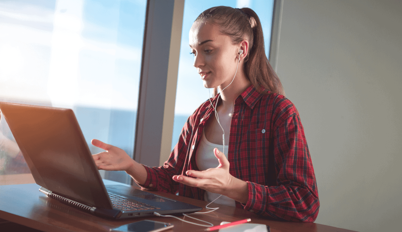 girl working from home or remotely